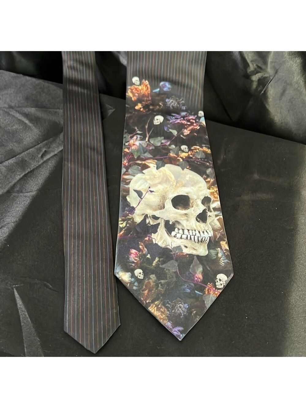 Three Rooker vintage 2018 floral skull necktie. 59” long